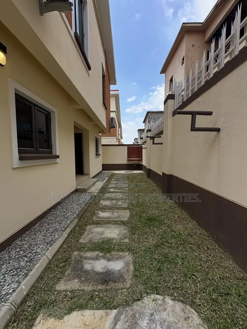 4bdrm Duplex in Life Camp for sale in Life Camp