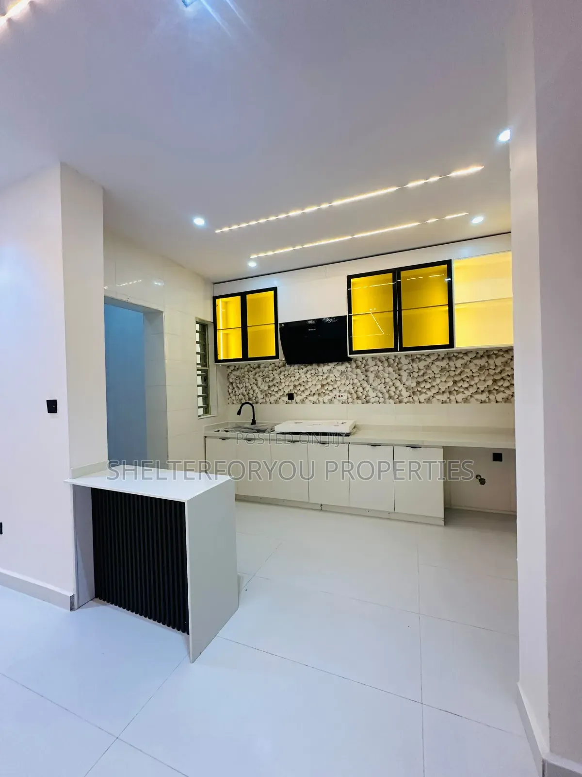 2bdrm Apartment in Lekki Expressway for sale in Lekki Expressway