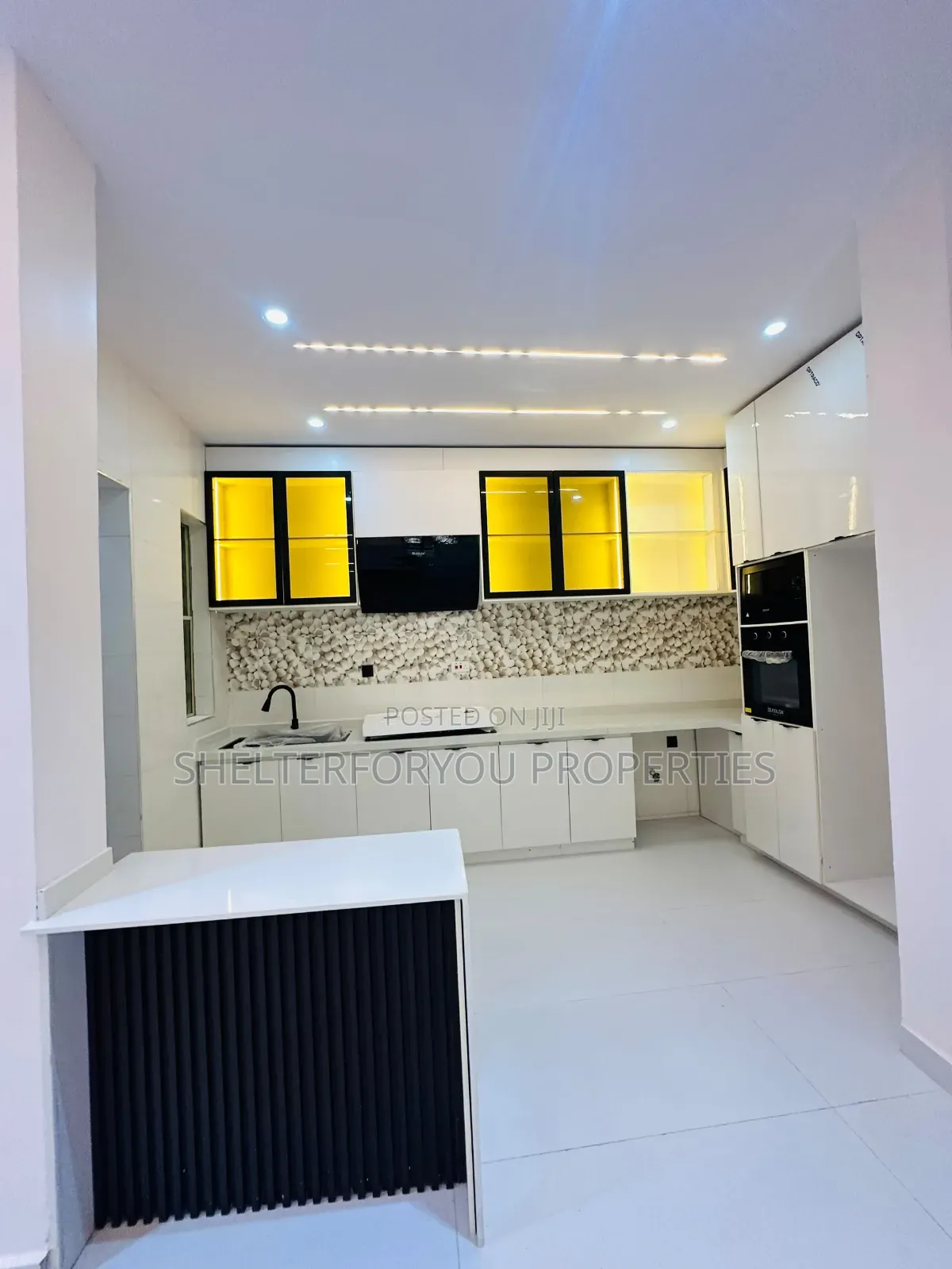 2bdrm Apartment in Lekki Expressway for sale in Lekki Expressway