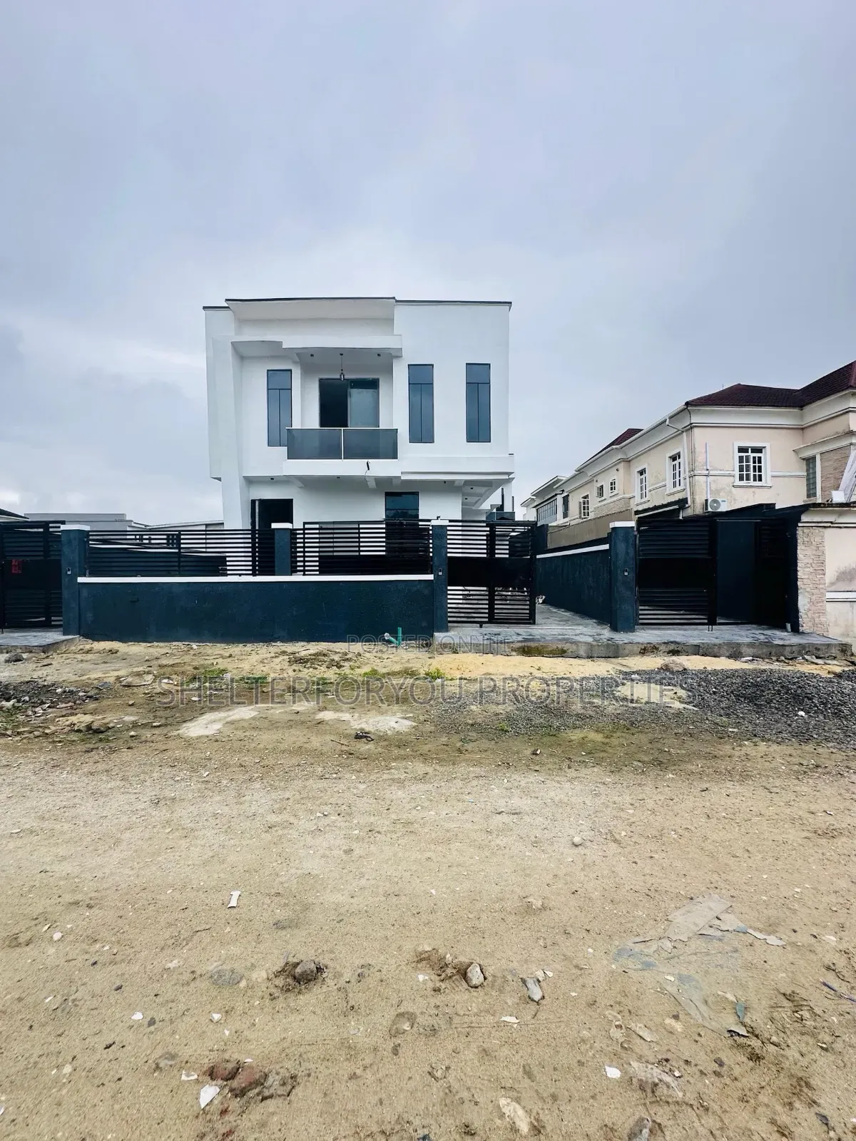 5bdrm Duplex in Lekki Expressway for sale in Lekki Expressway