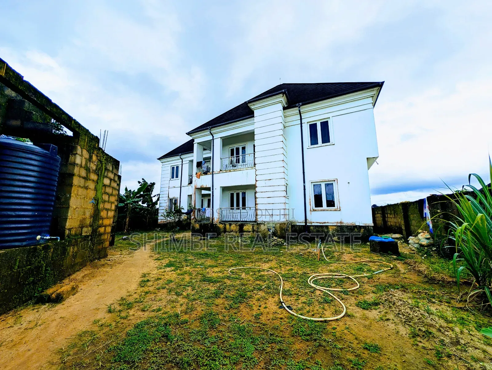 6bdrm Block of Flats in Shelter Afrique, Uyo for sale in Uyo