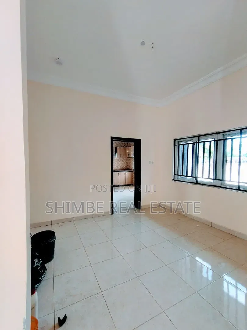 6bdrm Block of Flats in Shelter Afrique, Uyo for sale in Uyo
