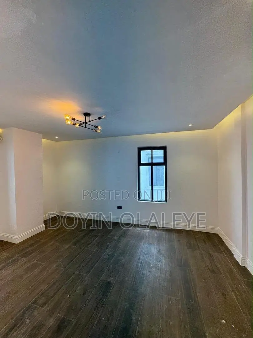 4bdrm Duplex in Banana Island for sale in Banana Island