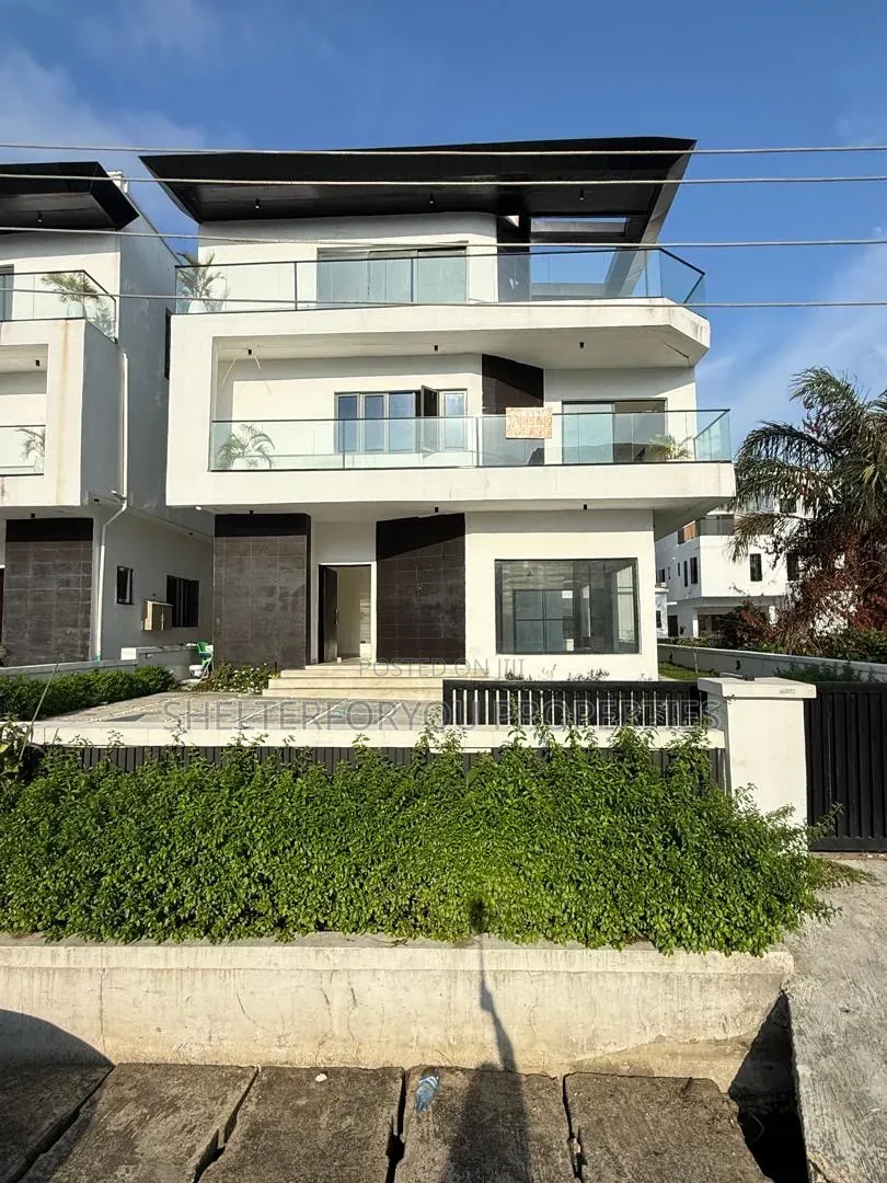 5bdrm Duplex in Ikota for sale in Ikota