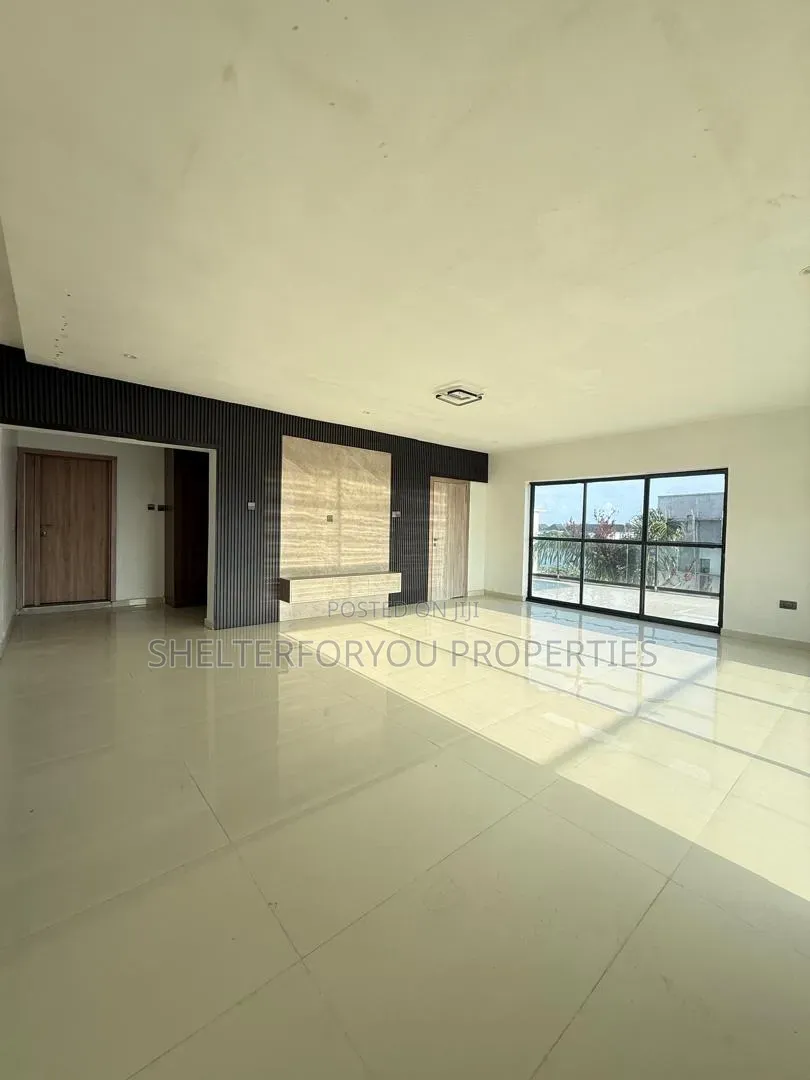 5bdrm Duplex in Ikota for sale in Ikota