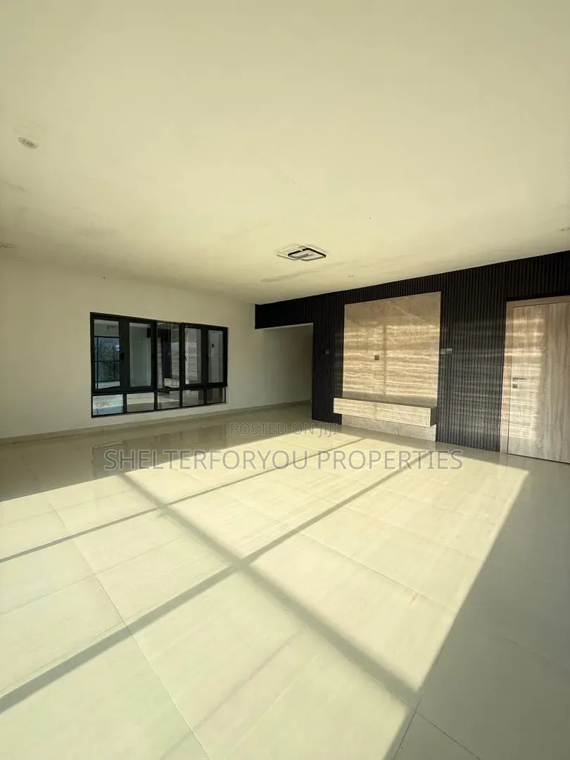 5bdrm Duplex in Ikota for sale in Ikota