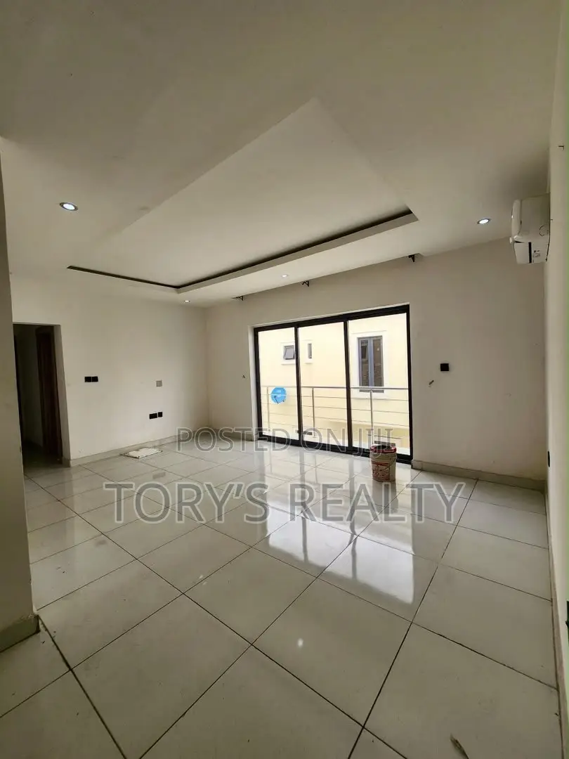 5bdrm Duplex in Chevron for rent in Chevron