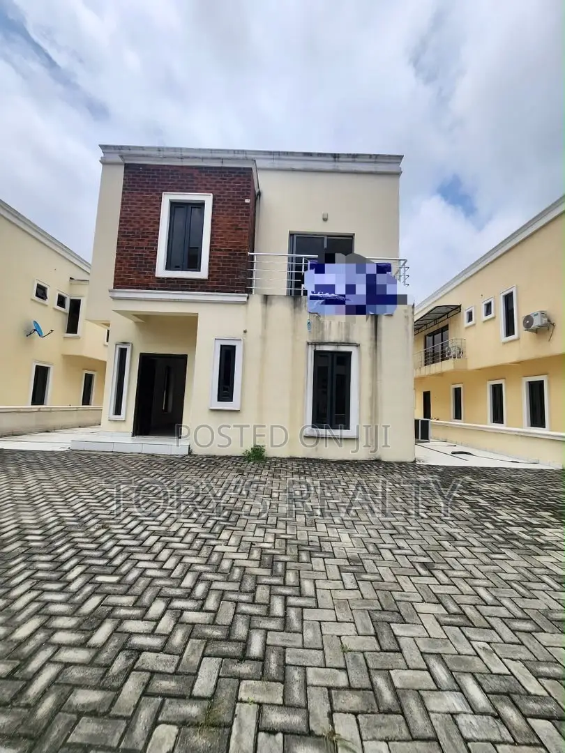 5bdrm Duplex in Chevron for rent in Chevron