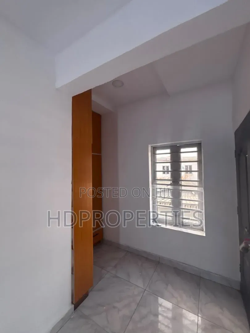 1bdrm Shared Apartment in Westend Estate, Lagos Island / Lagos Island in Lagos Island / Lagos Island