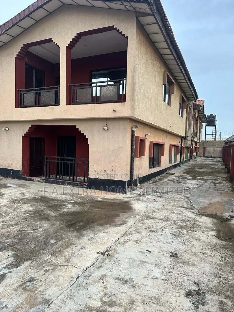 3bdrm Block of Flats in Agric for sale in Agric
