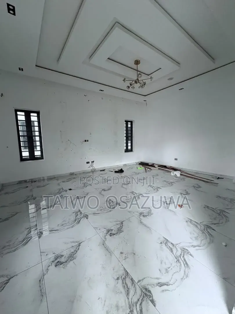 5bdrm Duplex in Monastery Road, Sangotedo for rent in Sangotedo