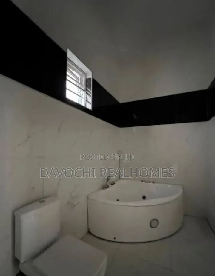 4bdrm Duplex in Chevron for rent in Chevron