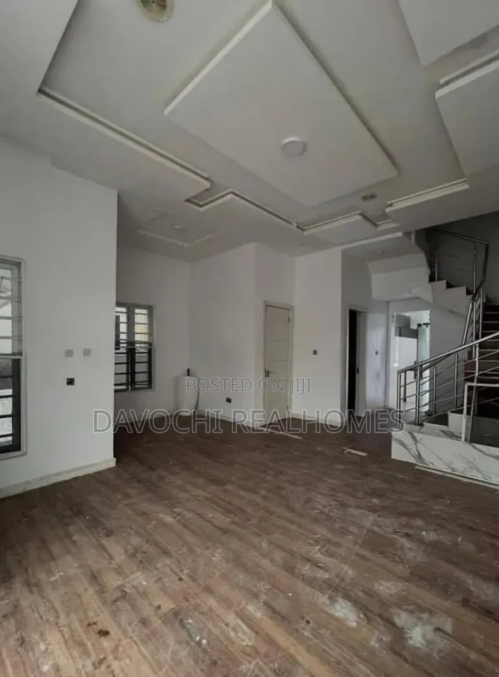 4bdrm Duplex in Chevron for rent in Chevron