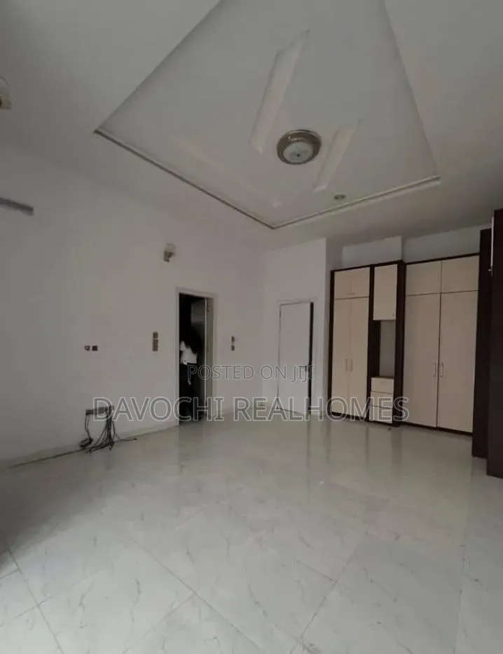 4bdrm Duplex in Chevron for rent in Chevron