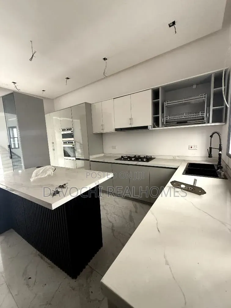 5bdrm Duplex in Lekki Phase 1 for rent in Lekki Phase 1