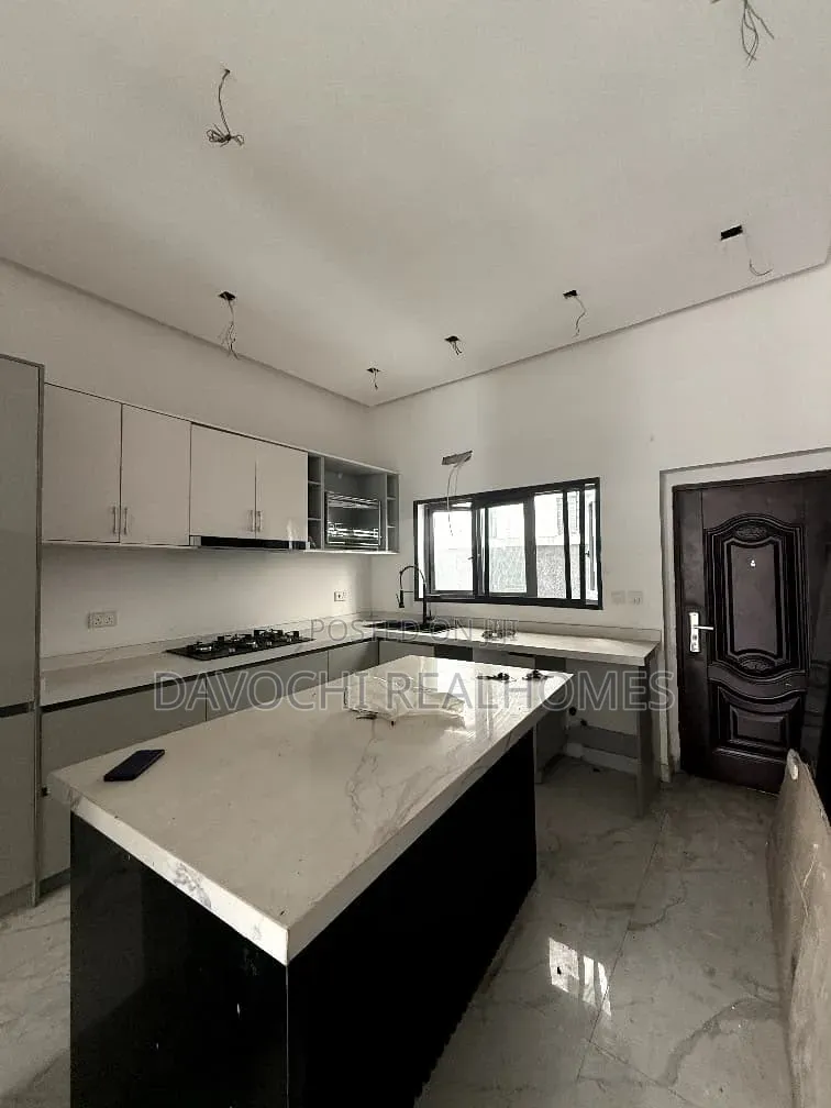 5bdrm Duplex in Lekki Phase 1 for rent in Lekki Phase 1