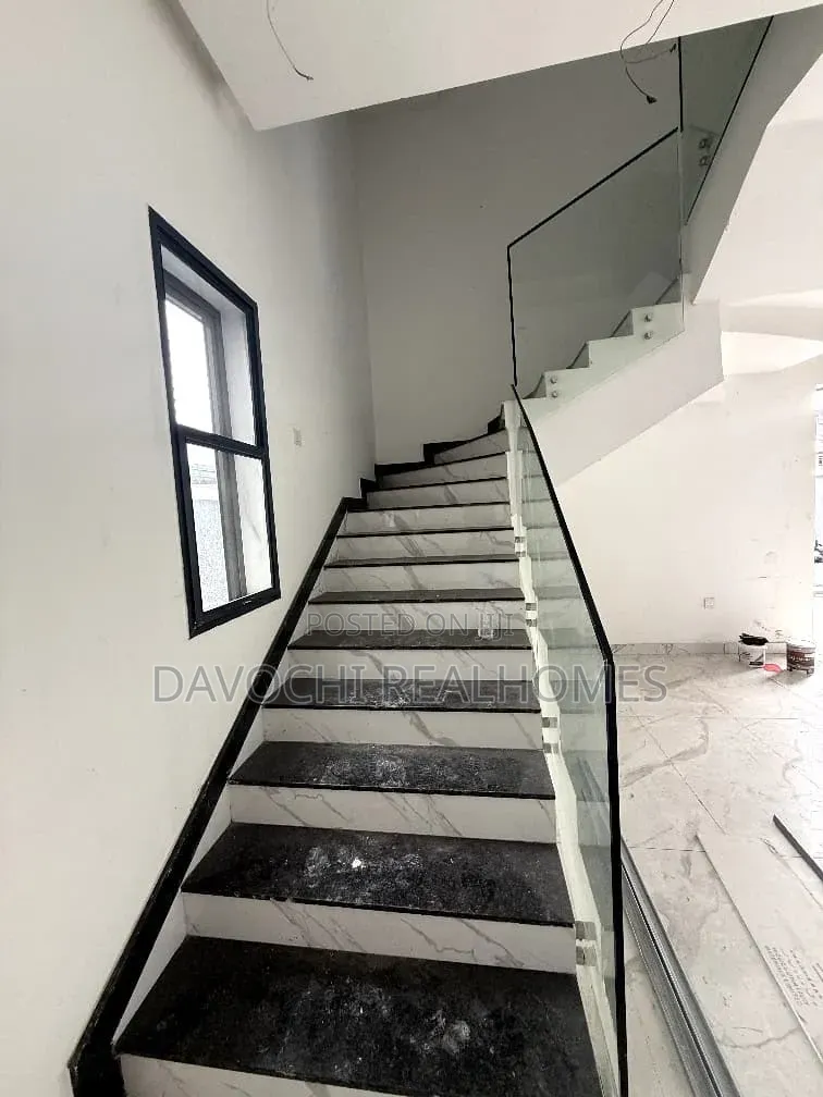 5bdrm Duplex in Lekki Phase 1 for rent in Lekki Phase 1