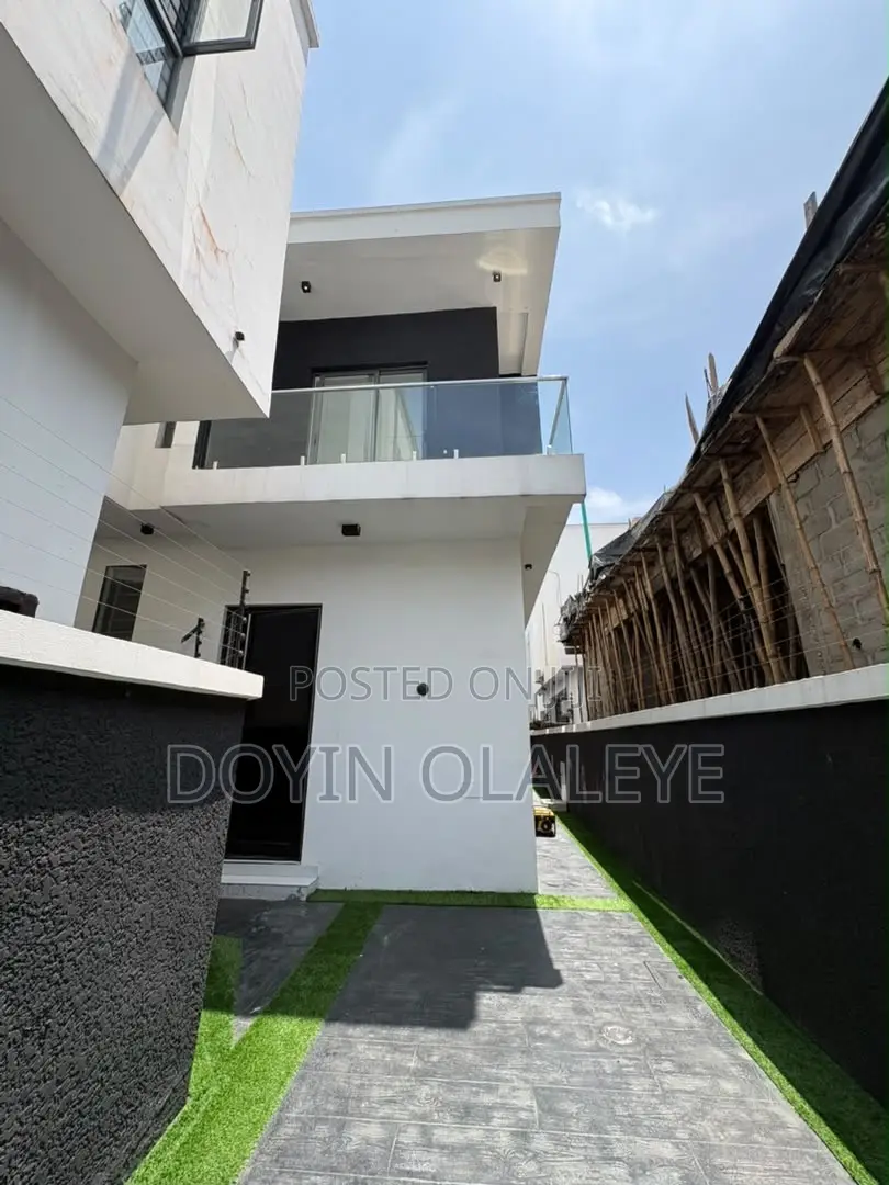4bdrm Duplex in Chevron for sale in Chevron