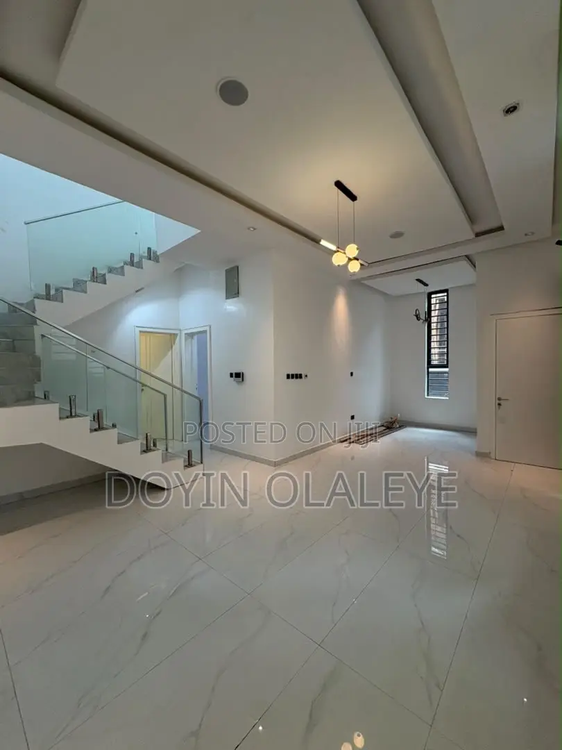 4bdrm Duplex in Chevron for sale in Chevron