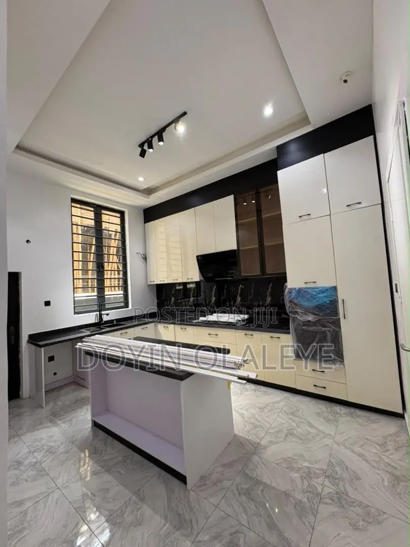 4bdrm Duplex in Chevron for sale in Chevron