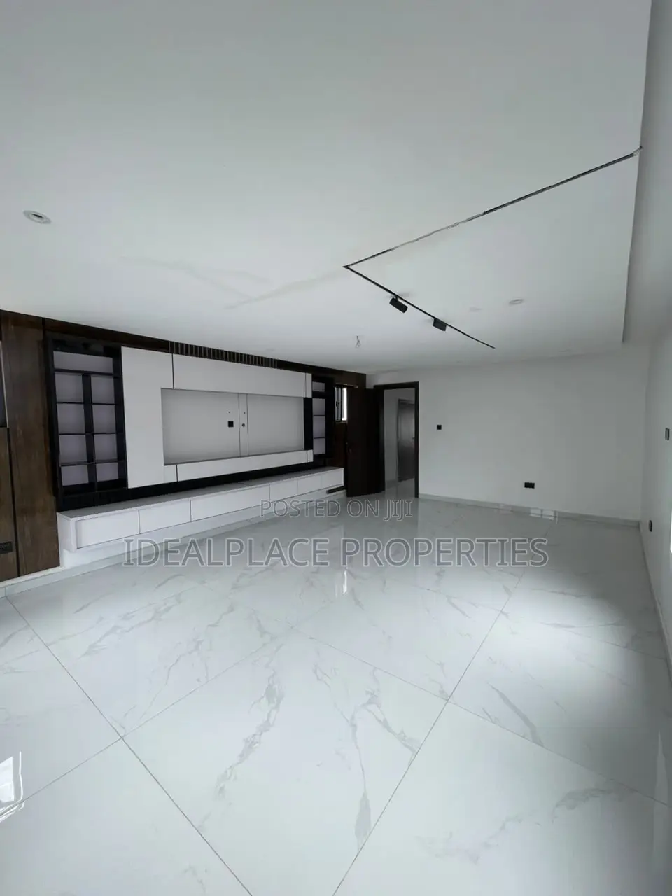5bdrm Duplex in Osapa london for sale in Osapa london