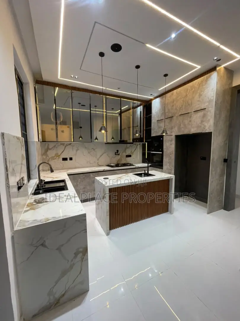 5bdrm Duplex in Ikota for sale in Ikota
