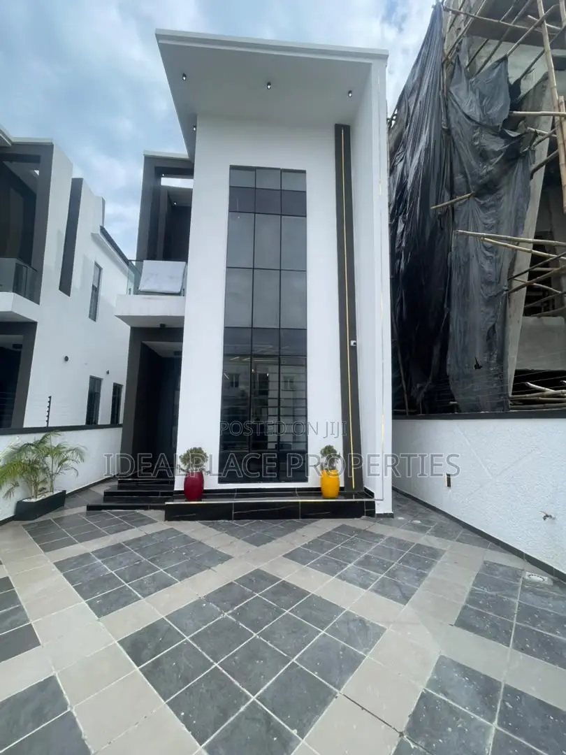 5bdrm Duplex in Ikota for sale in Ikota