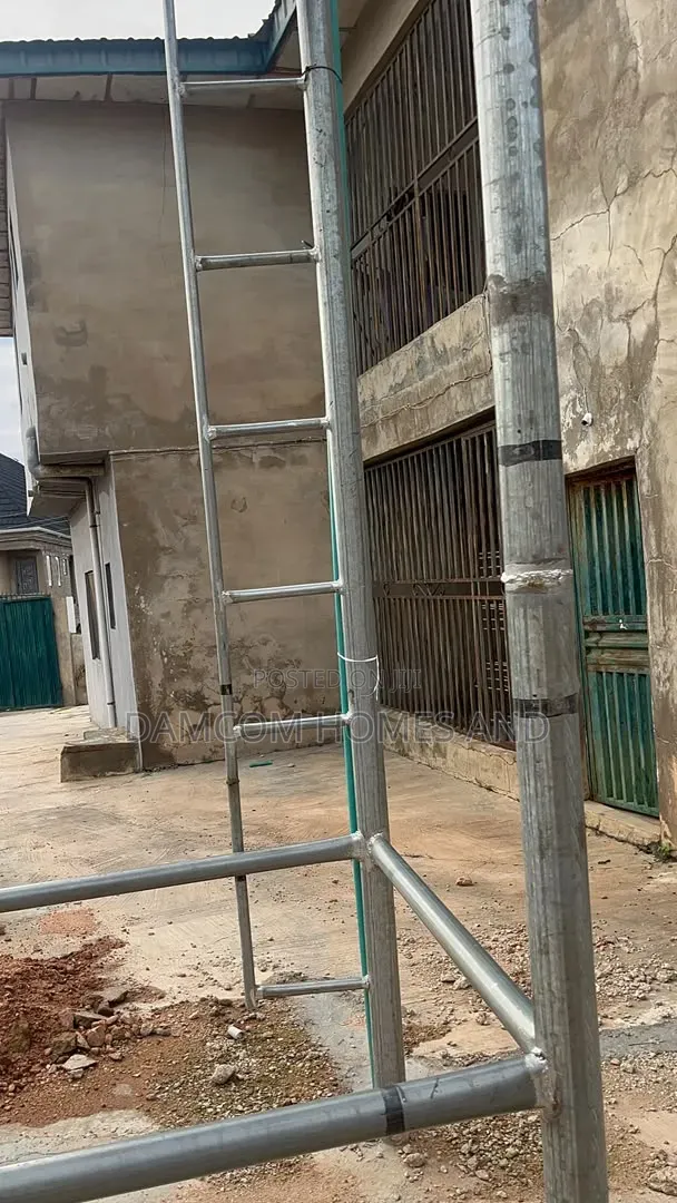 8bdrm Block of Flats in Oluana Akingbile for sale in Moniya