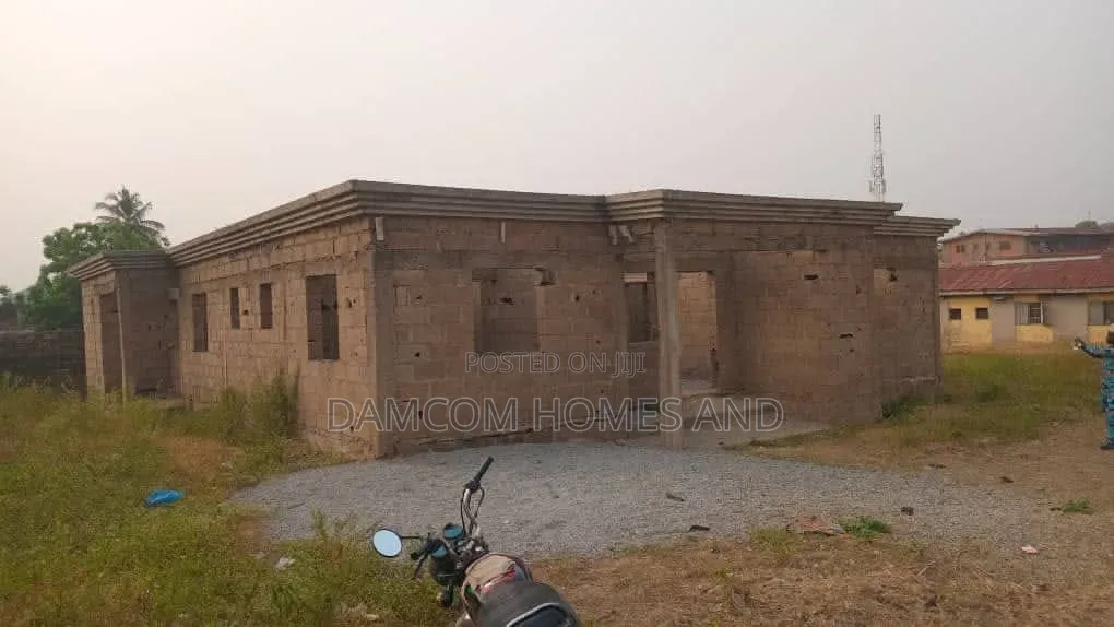 8bdrm Bungalow in Sabo Ojoo for sale in Ojoo