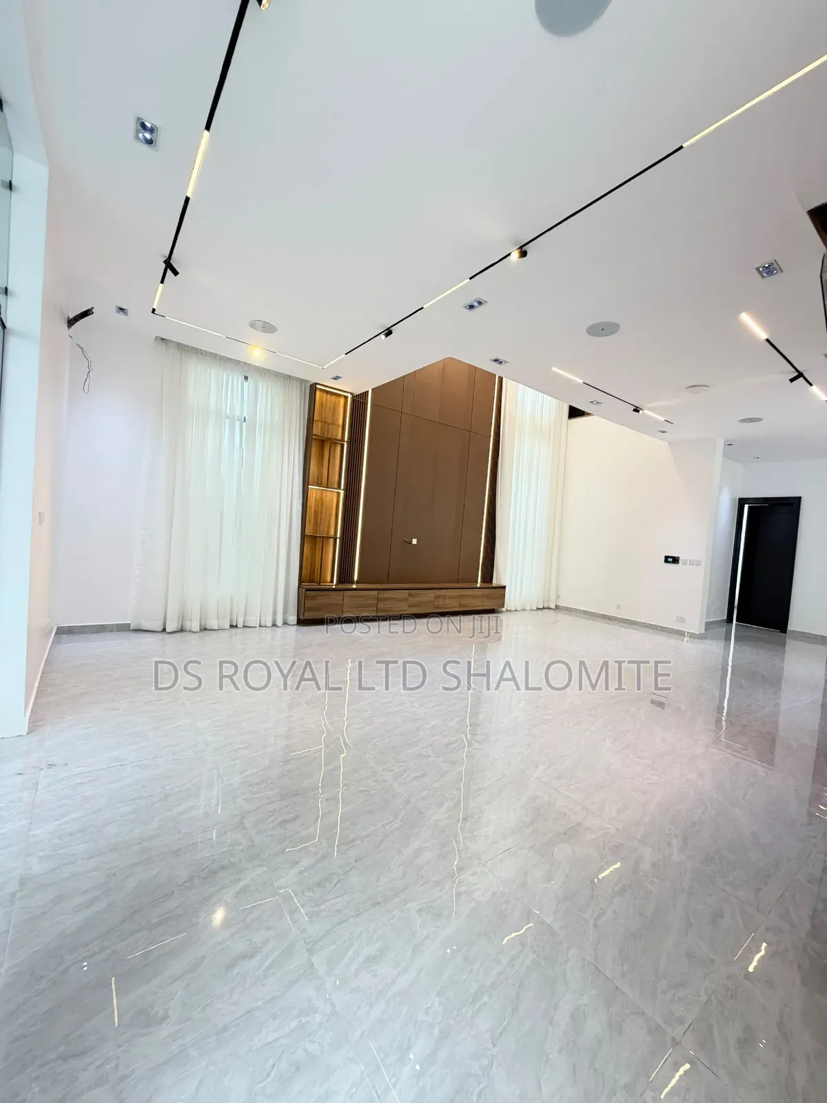 5bdrm Duplex in Osapa london for sale in Osapa london