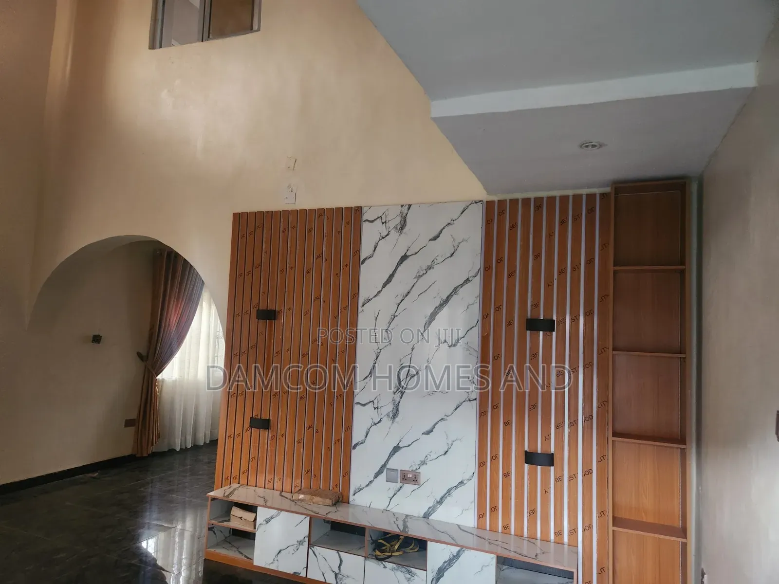 5bdrm Duplex in Idi Omo Barack Road, Ojoo for sale in Ojoo