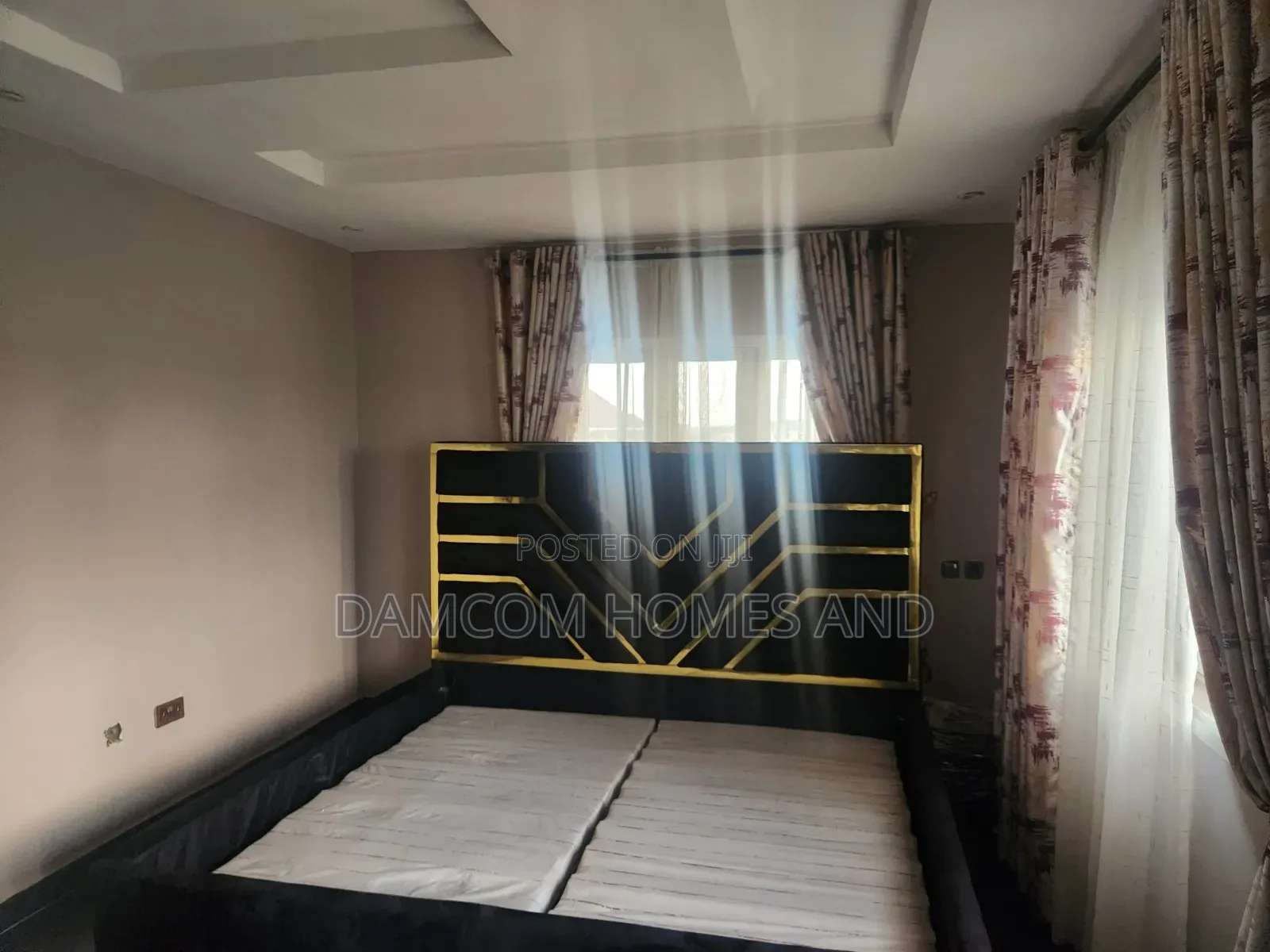 5bdrm Duplex in Idi Omo Barack Road, Ojoo for sale in Ojoo