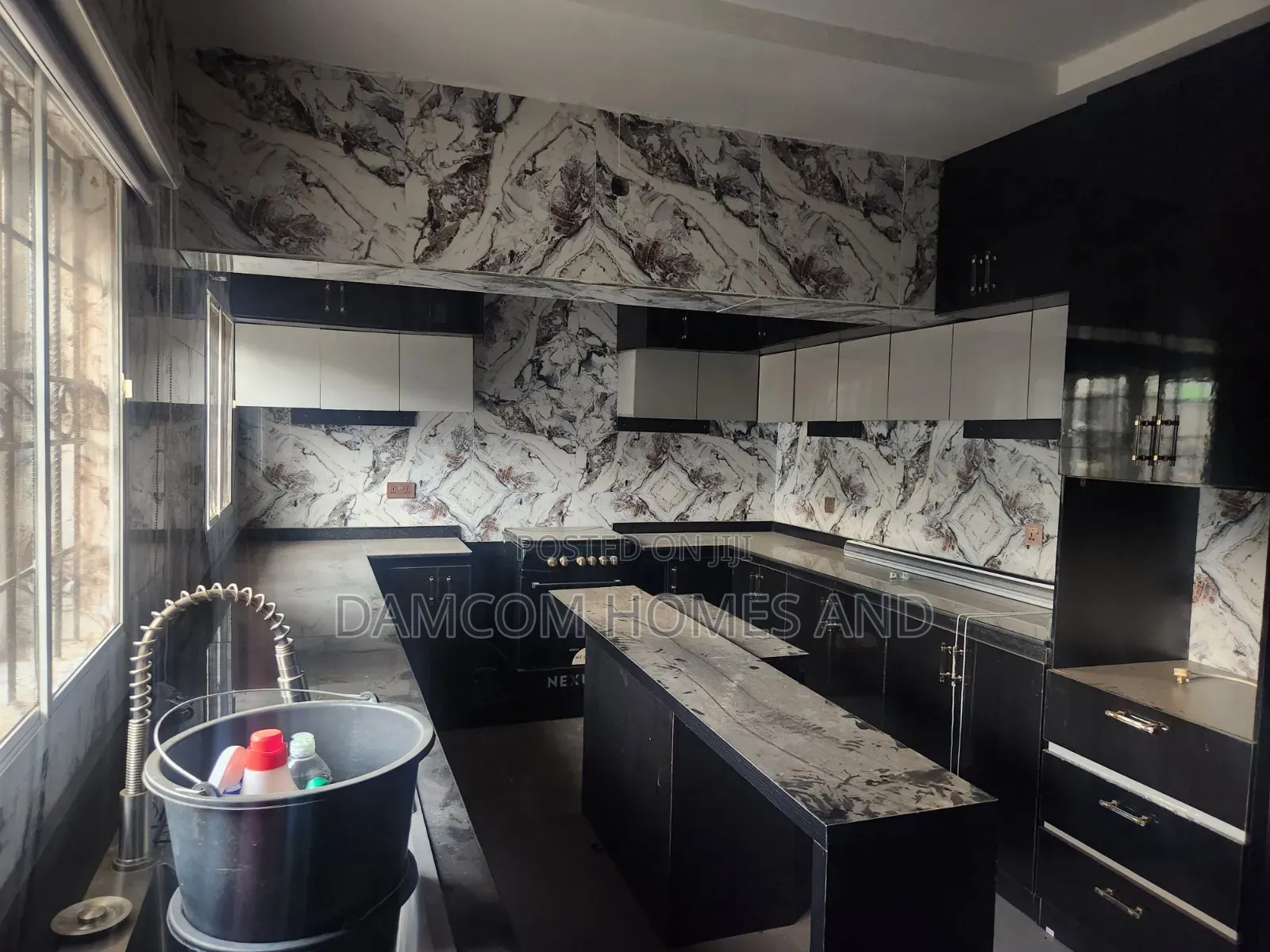 5bdrm Duplex in Idi Omo Barack Road, Ojoo for sale in Ojoo