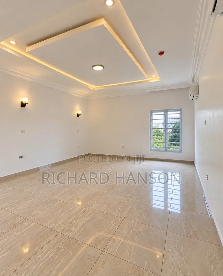 3bdrm Block of Flats in Secured, Old Ikoyi for rent in Old Ikoyi