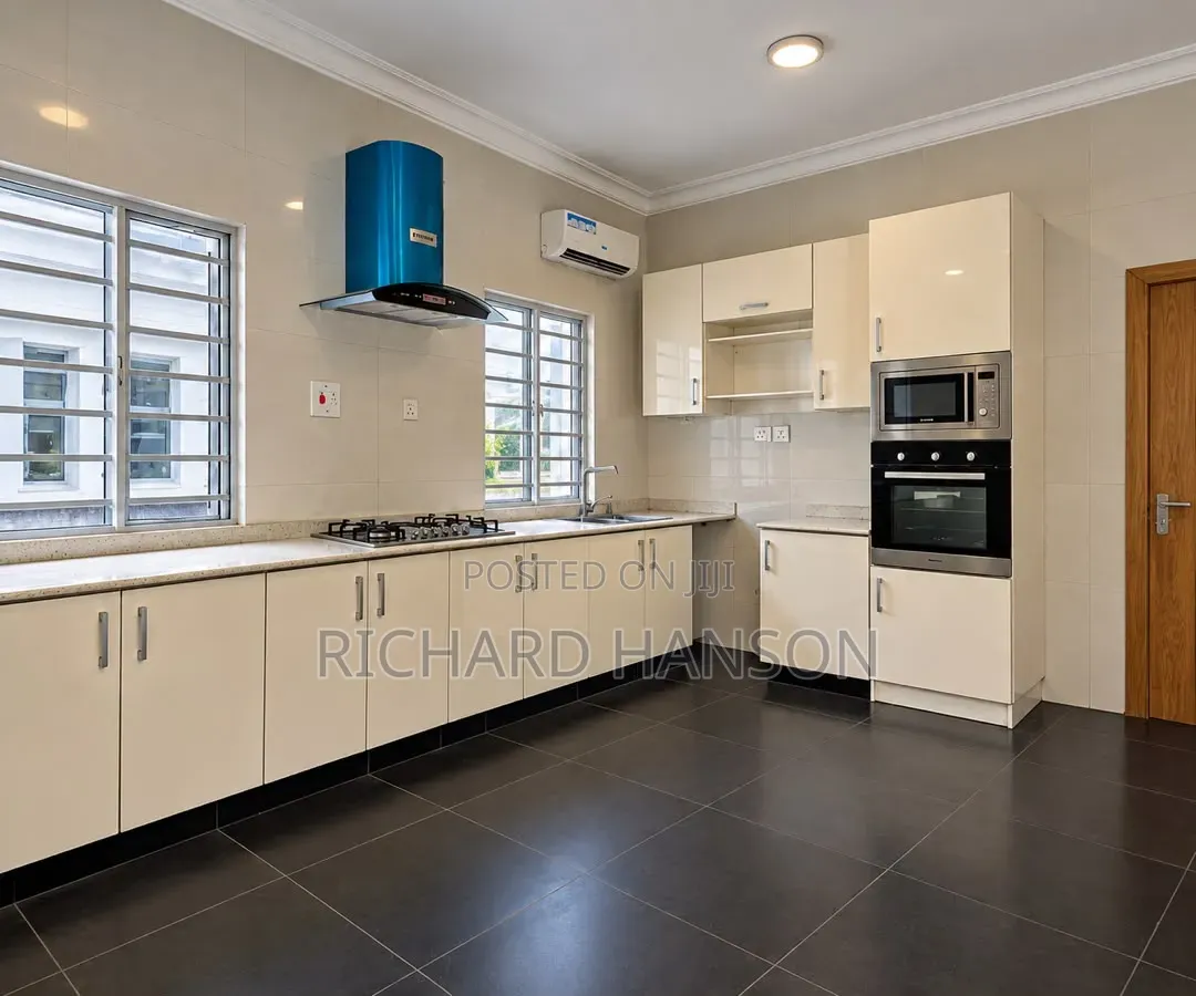 3bdrm Block of Flats in Secured, Old Ikoyi for rent in Old Ikoyi