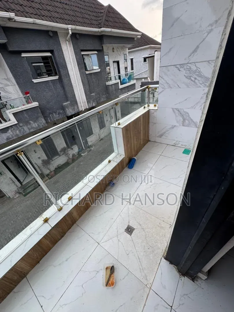 1bdrm Shared Apartment in Secured Court, Ikota for rent in Ikota