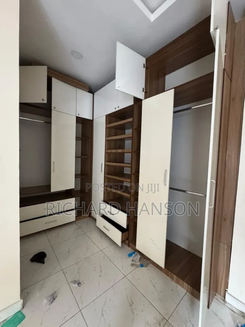 1bdrm Shared Apartment in Secured Court, Ikota for rent in Ikota