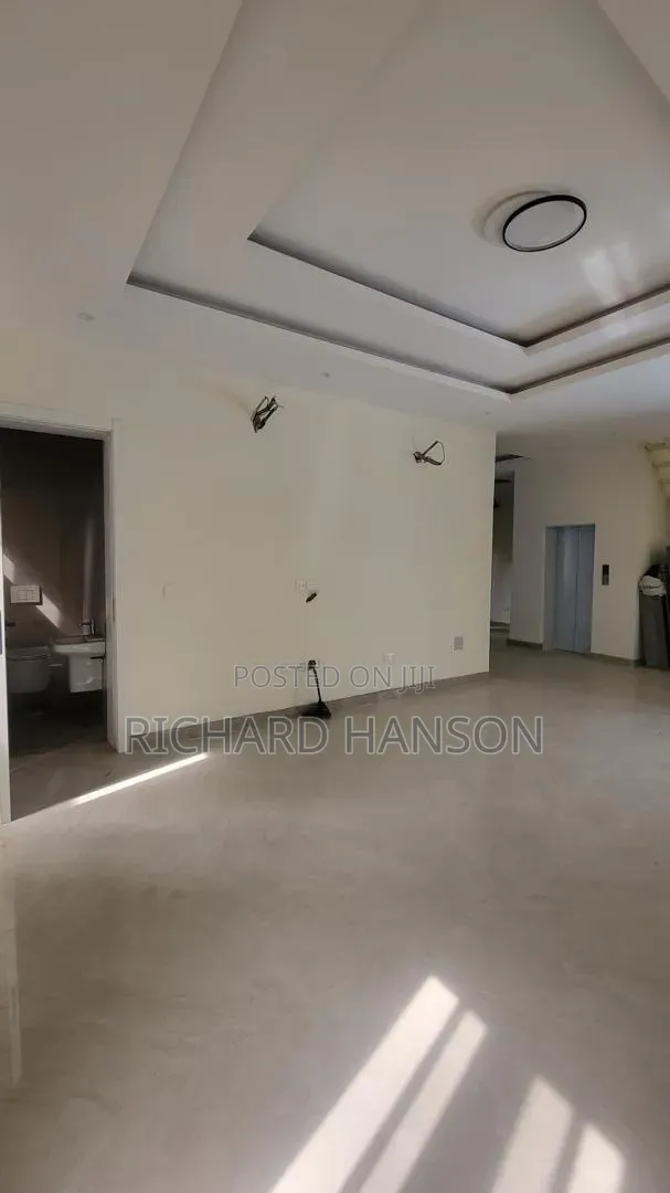 5bdrm Duplex in Banana for rent in Banana Island