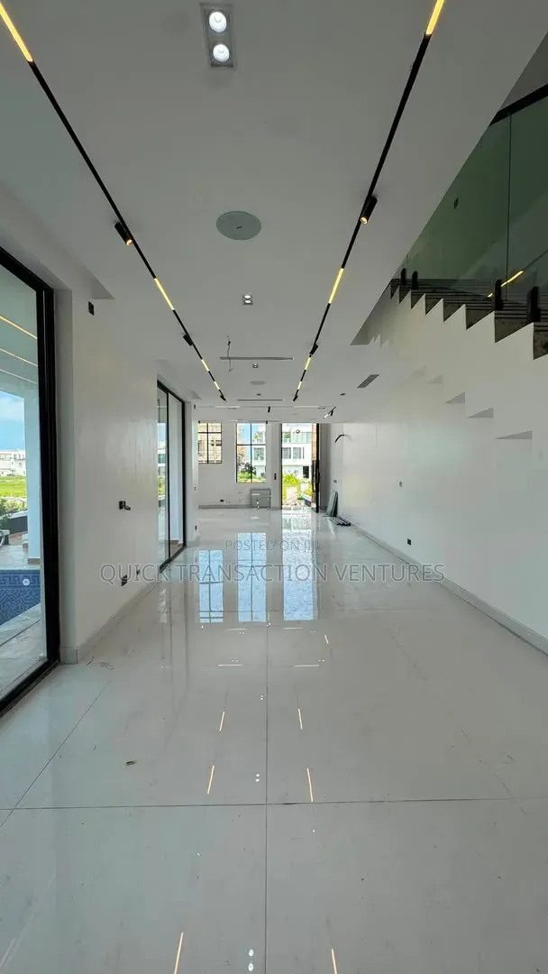 5bdrm Duplex in Cowrie Creek Estate, Ikate for rent in Ikate
