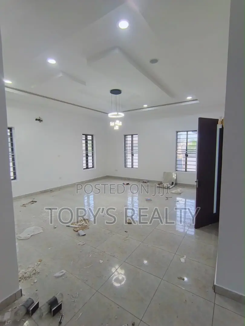 5bdrm Duplex in Ikota for rent in Ikota