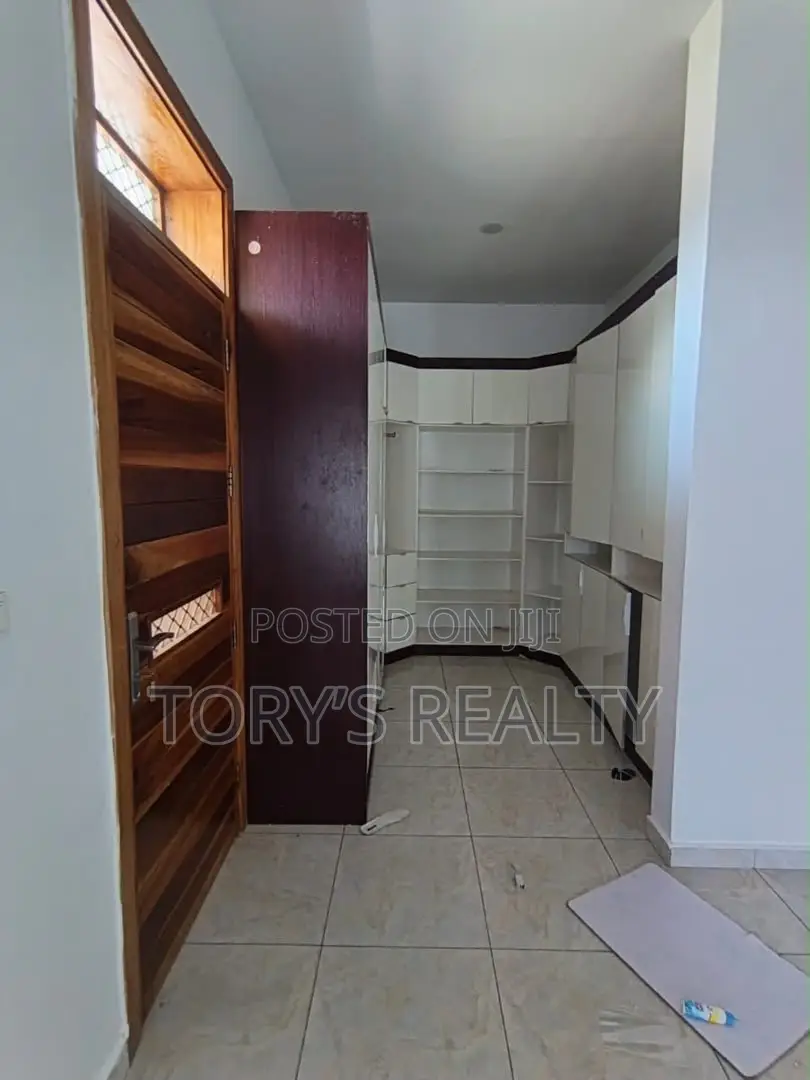 5bdrm Duplex in Ikota for rent in Ikota