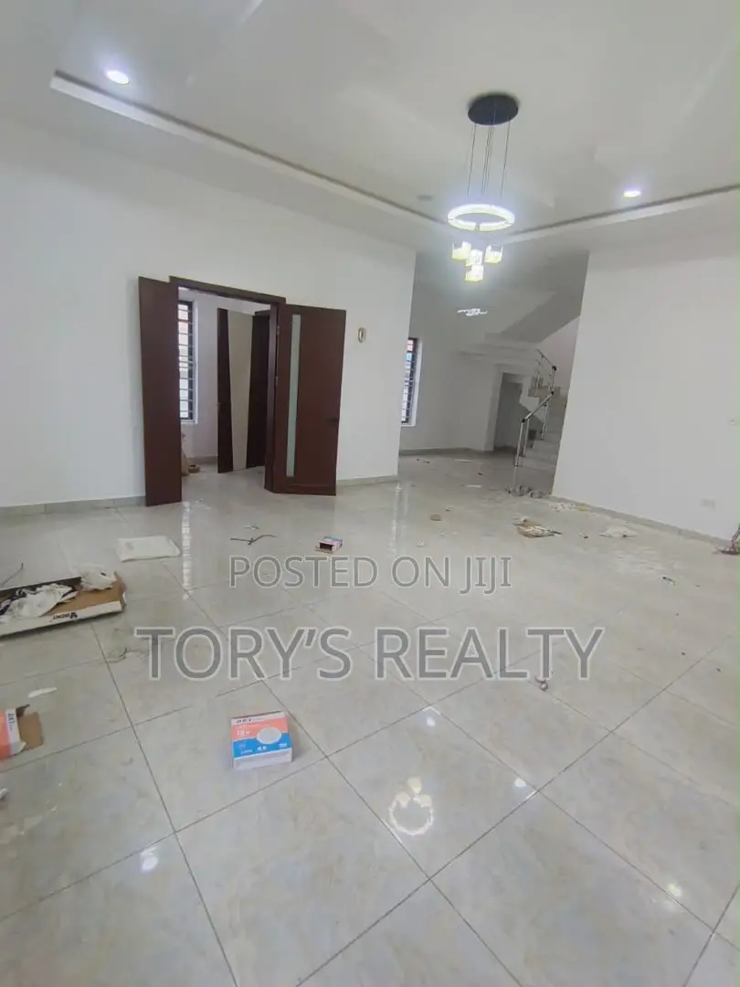 5bdrm Duplex in Ikota for rent in Ikota