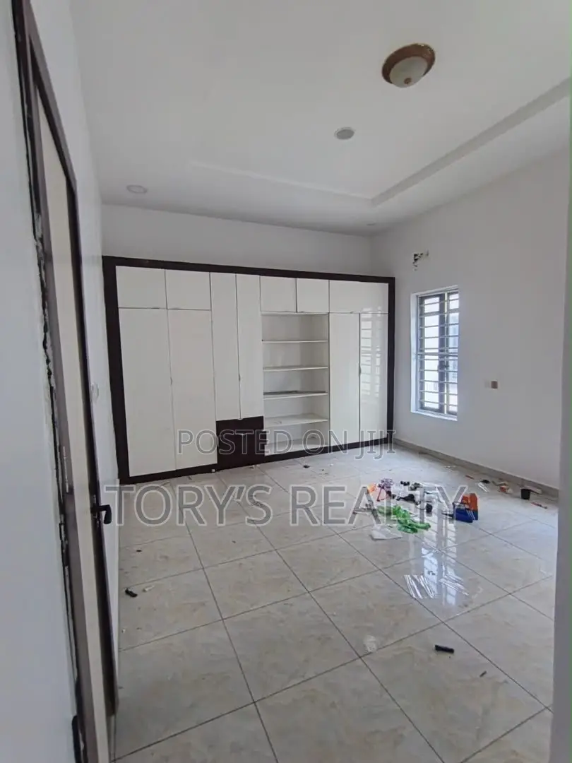 5bdrm Duplex in Ikota for rent in Ikota