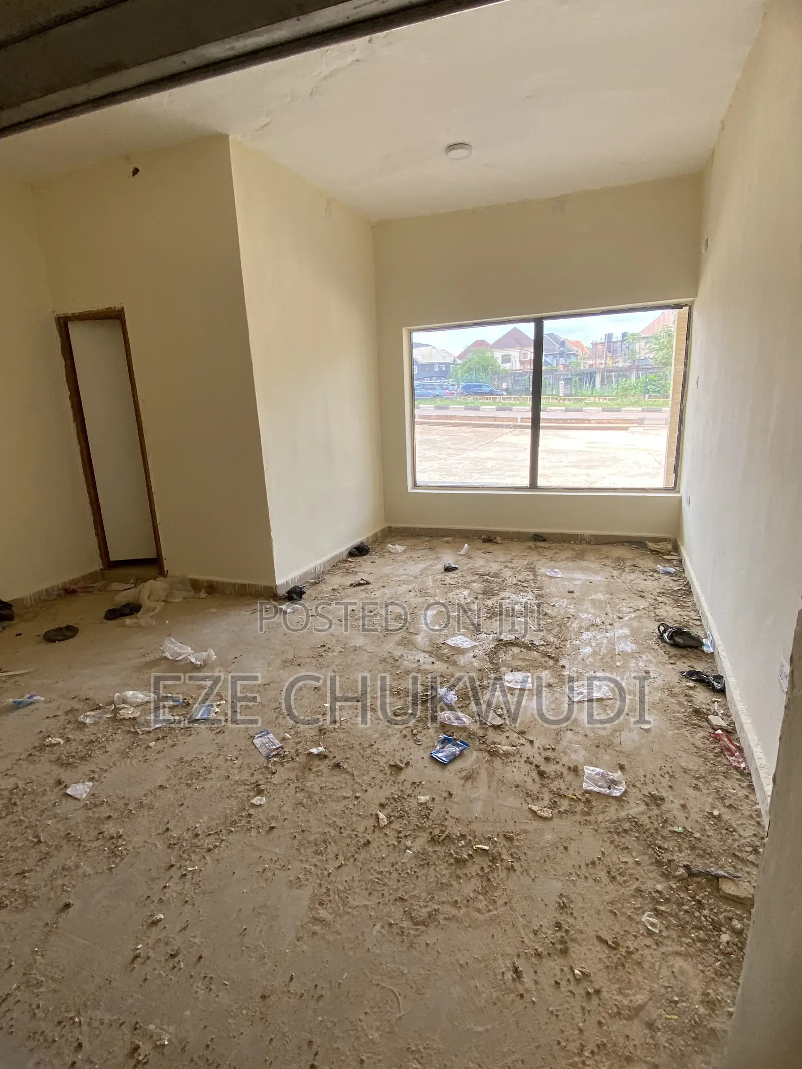 Available 1 Room Office Space/Shop in Enugu