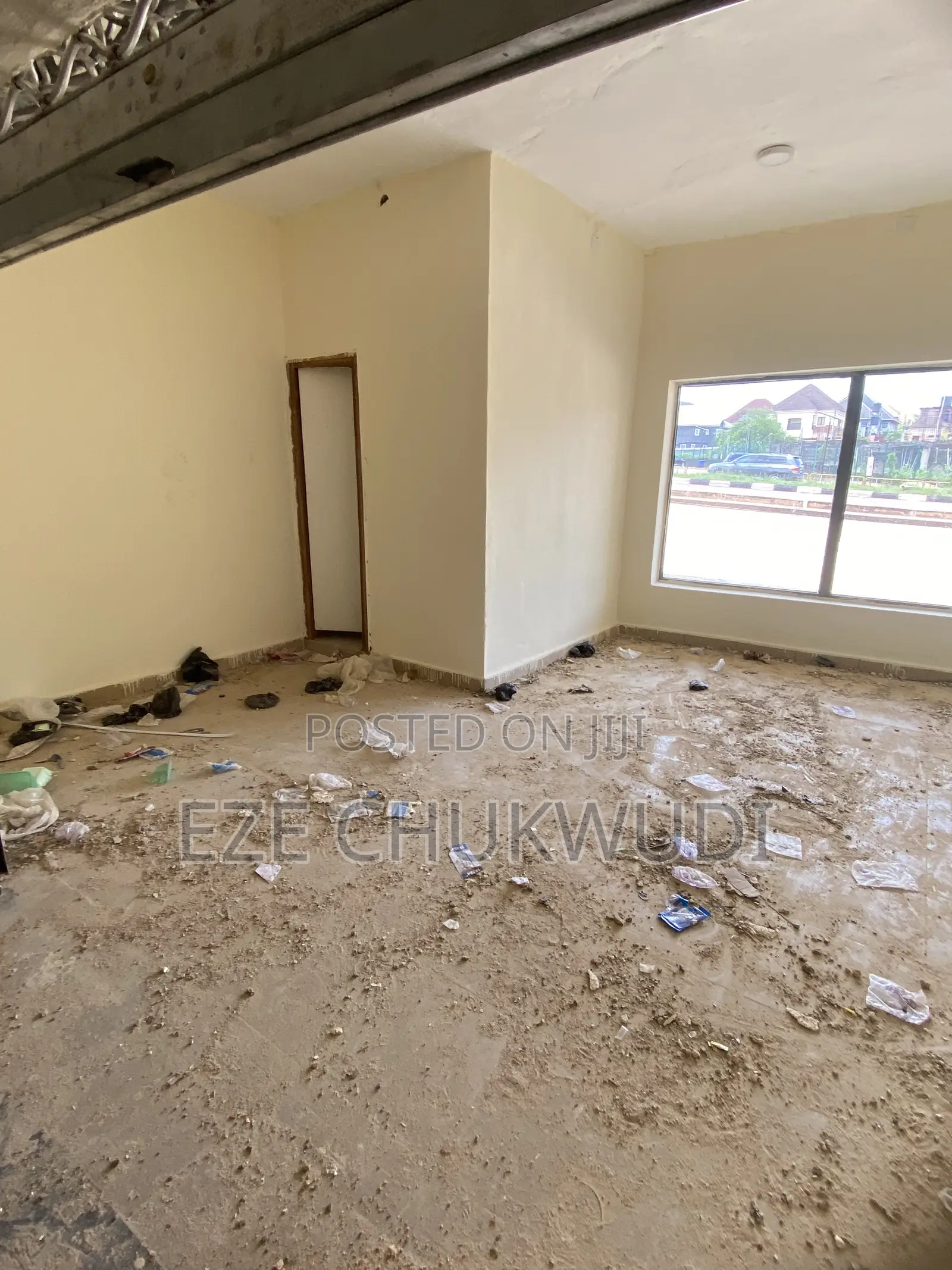 Available 1 Room Office Space/Shop in Enugu