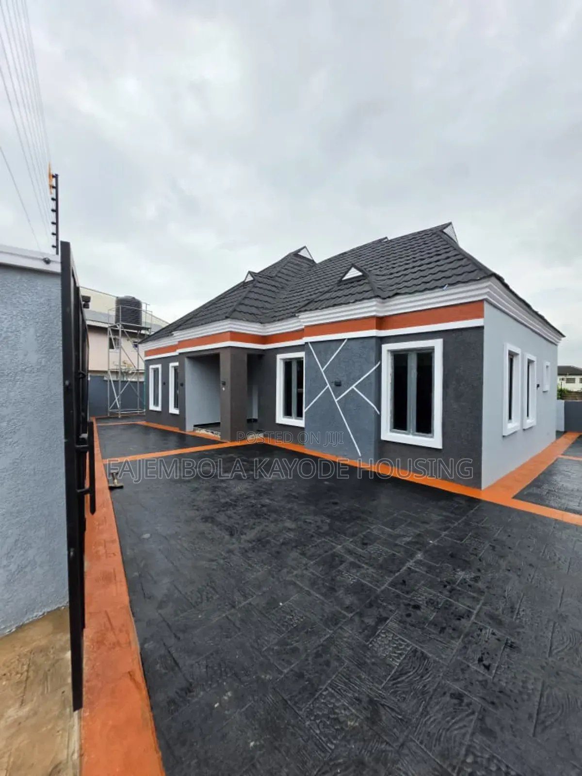 4bdrm Bungalow in Akoto Estate for sale in Oluyole Estate