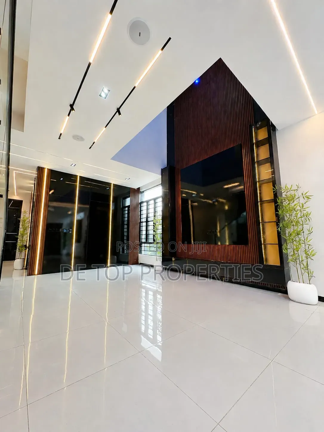 5bdrm Duplex in Ologolo, Lekki Phase 1 for sale in Lekki Phase 1