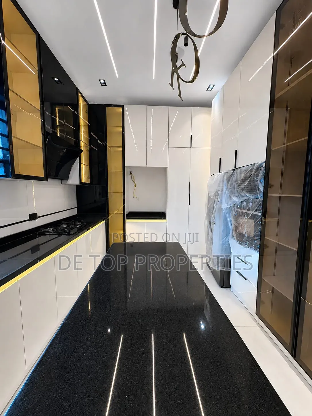 5bdrm Duplex in Ologolo, Lekki Phase 1 for sale in Lekki Phase 1