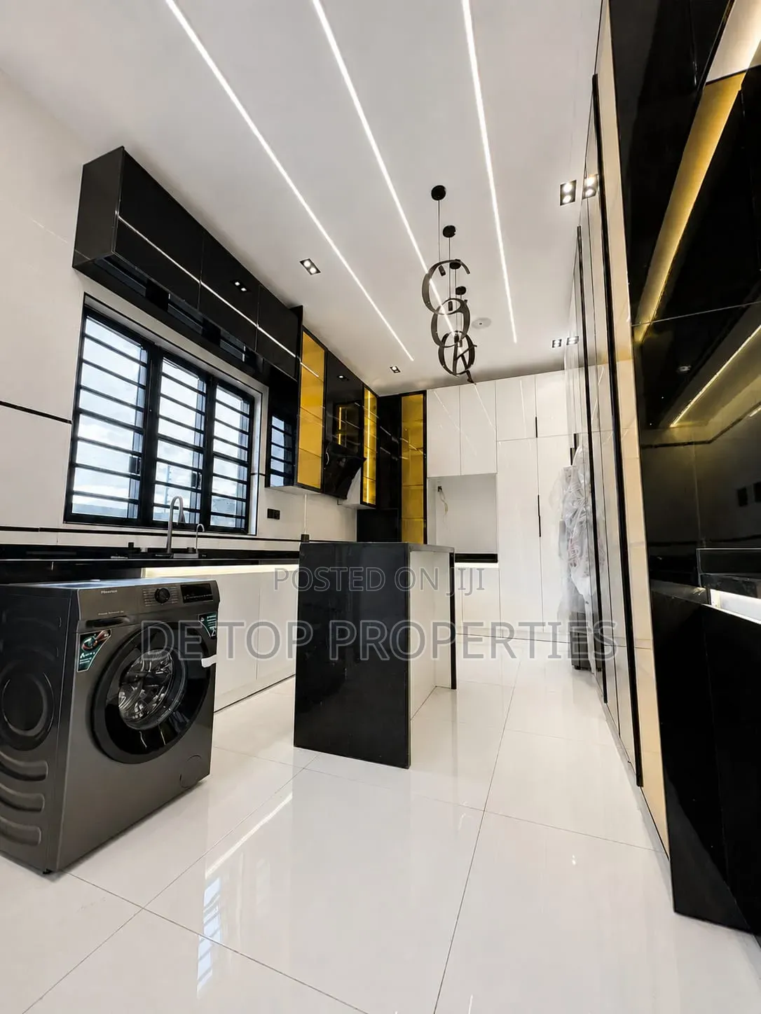 5bdrm Duplex in Ologolo, Lekki Phase 1 for sale in Lekki Phase 1