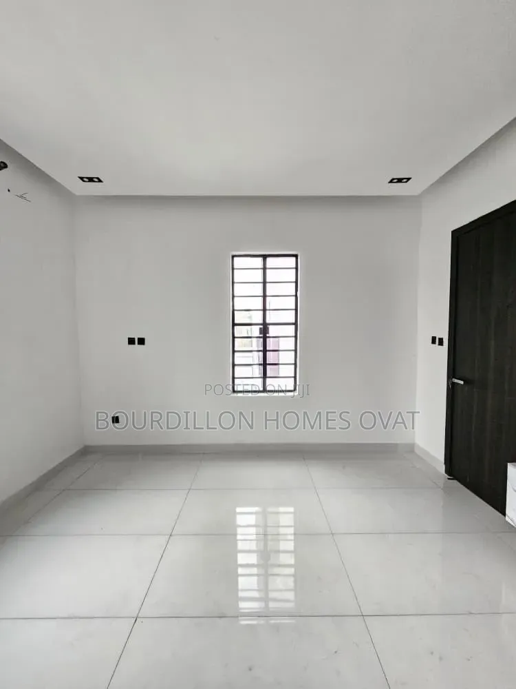 5bdrm Duplex in Orchid Lekki Lagos for sale in Lekki Expressway
